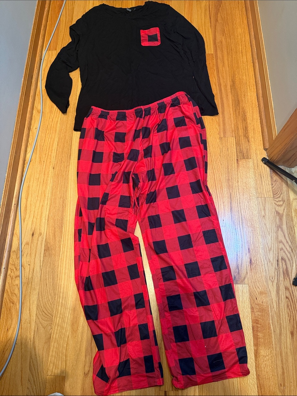 Aranee Women's XL Black Top & Red Buffalo Plaid Pajama Set